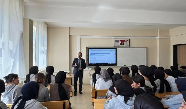 Hizan'da gençlerin kalbine dokunan söyleşi