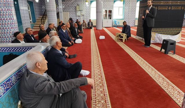 Adilcevaz'da hacı adaylarına seminer verildi