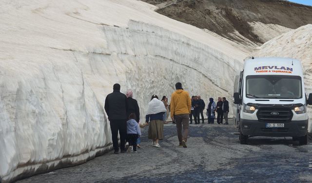 Nemrut Kalderası bayramda ziyaretçi akınına uğradı
