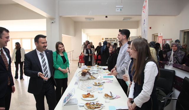 Ahlat’ta anneler gününe özel yemek yarışması düzenlendi