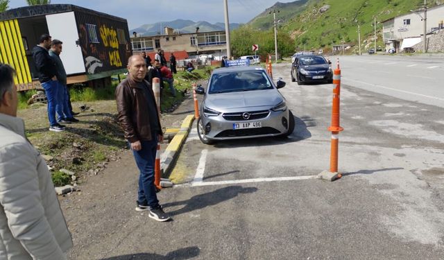 Bitlis İl Milli Eğitim Müdürü Vedat Kaya, MTSK sınavında incelemelerde bulundu