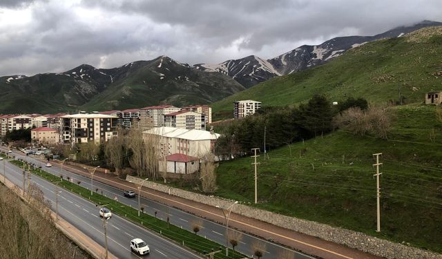 Bitlis’te Yağışlı Hava Etkisini Artırdı