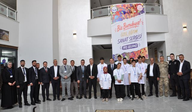Hizan’da “Biz Buradayız” Sergisi Büyük Beğeni Topladı