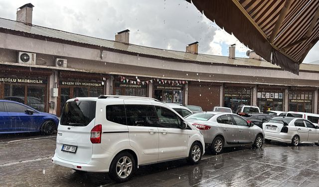 Bitlis’te Arefe Günü Yağmur Etkisini Sürdürüyor
