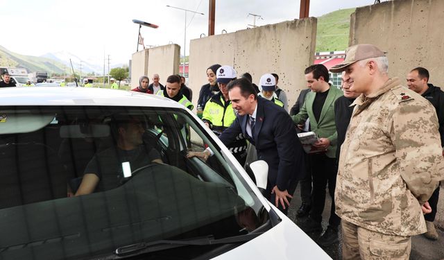Vali Karakaya’dan Bayram Öncesi Yol Kontrol Noktalarına Ziyaret