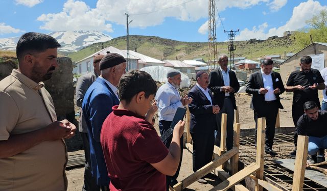 Aydınlar Beldesi'nde taziye evi ve cami temeli dualarla atıldı