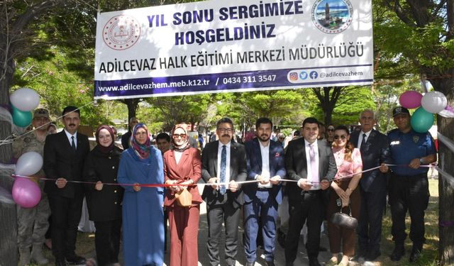 Adilcevaz’da kursiyerlerin el emeği ürünleri sergilendi