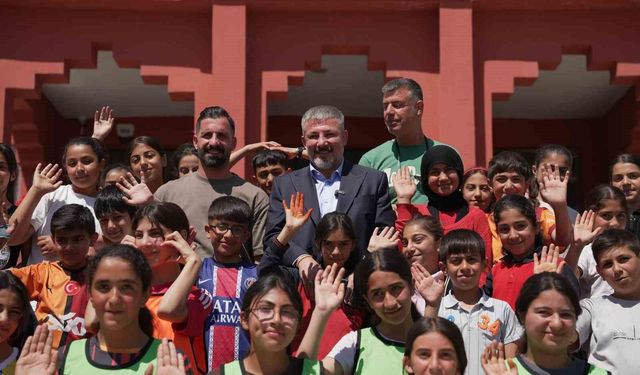Ağrı'da 14 kütüphane hizmete açıldı, yeni okul için ilk adım atıldı