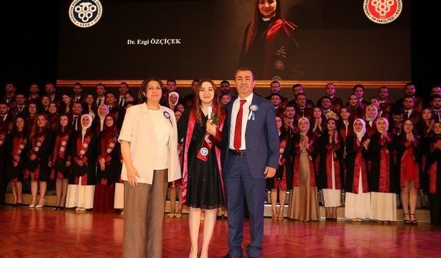 Akademisyen ailenin gurur tablosu: Kızları da doktor oldu