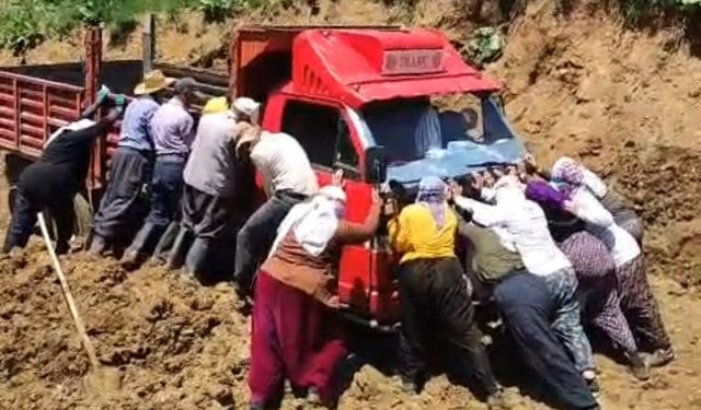 Çamura saplanan kamyonetin imdadına berivanlar yetişti