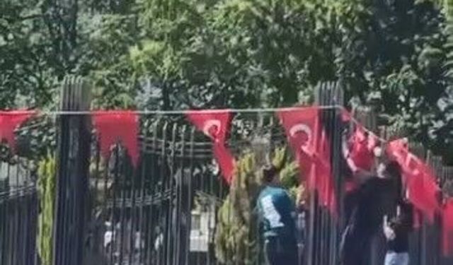 Çocukların bayrak hassasiyeti görenleri duygulandırdı