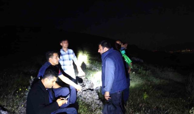 Dağlık alanda mahsur kalan baba ve oğlun imdadına ekipler yetişti