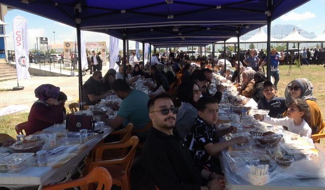 Dünya Kahvaltı Günü’nde Van sofraları şenlendi