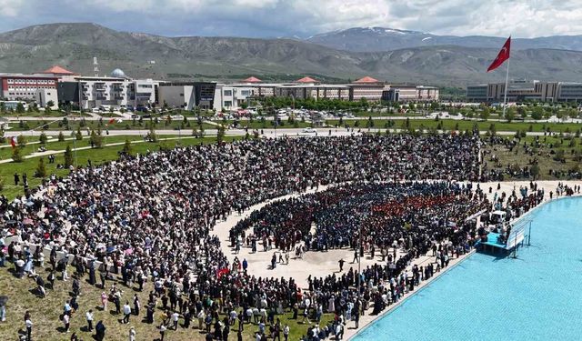 EBYÜ'de 3 bin 150 öğrenci mezuniyet coşkusu yaşadı