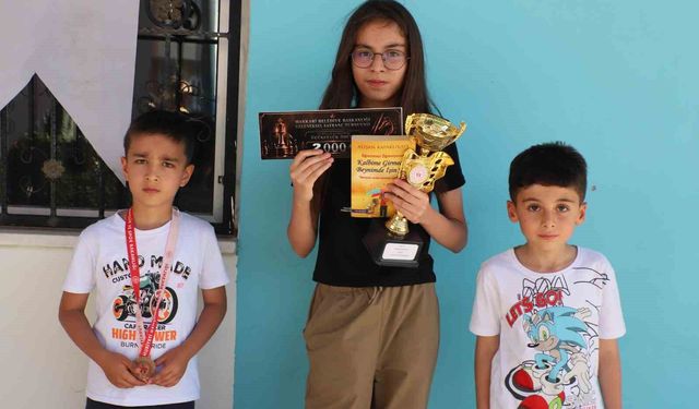 Hakkâri'de 120 sporcunun katıldığı satranç turnuvası tamamlandı