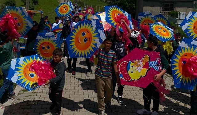 Hasköy'de uçurtma şenliği renkli görüntüler oluşturdu