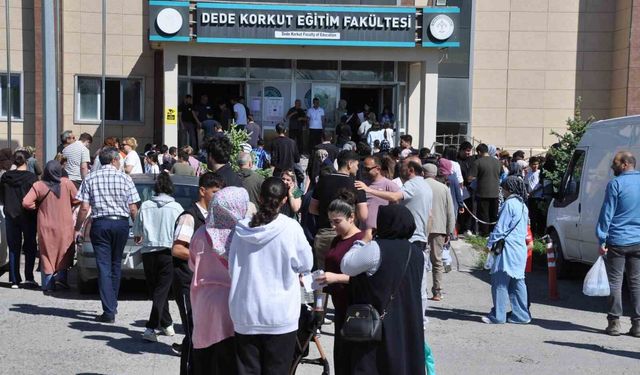 Kars’ta YKS adayları sınav merkezlerine akın etti
