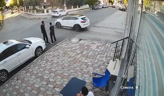 Kazaya karışan cip arkasına bile bakmadan uzaklaştı
