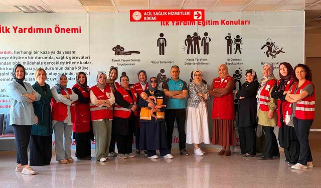 Kızılay ekiplerine temel ilk yardım eğitimi