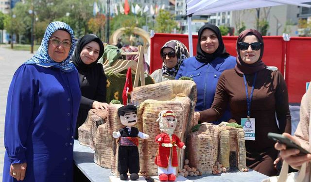 Kursiyerler, 4 bin yıllık Harput Kalesi’ni örgü sanatına taşıdı