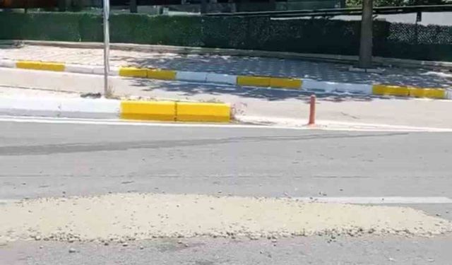 Mikserden taşan beton yolda kirliliğe neden oldu