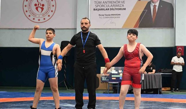 Minikler minderde kıyasıya yarıştı