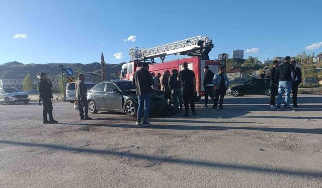 Özalp'te zincirleme trafik kazası: 4 yaralı