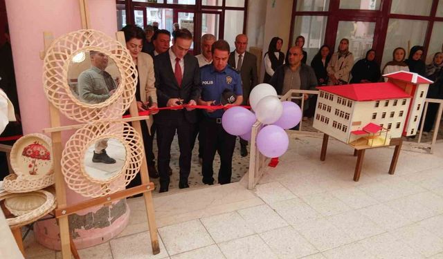 Posof'ta 436 kursiyerin el emeği ürünleri sergilendi