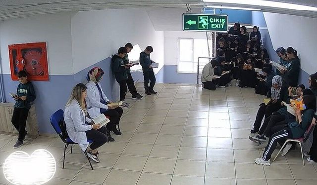 Sessiz kitap okuma deneyi öğrencilerden ilgi gördü