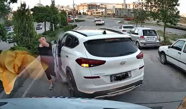 Trafikte tartışma büyüdü, sürücü yolu kesti