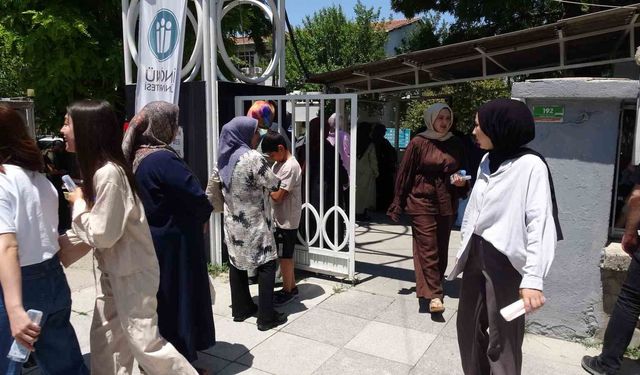 Üniversite adayları AYT’de ter döktü