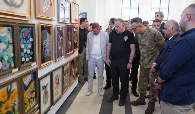 Van'da hükümlü ve tutukluların ürettiği eserler görücüye çıktı