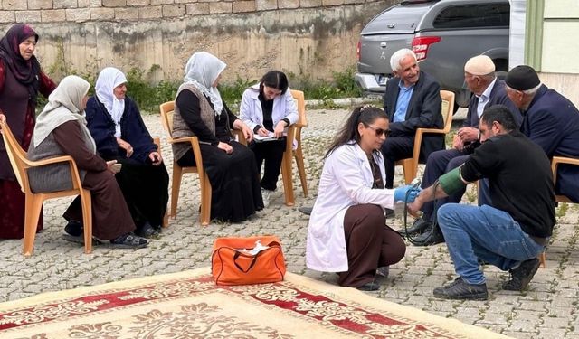 Yüksekova'da köy sakinleri hipertansiyon ve tuz kullanımı konusunda bilgilendirildi