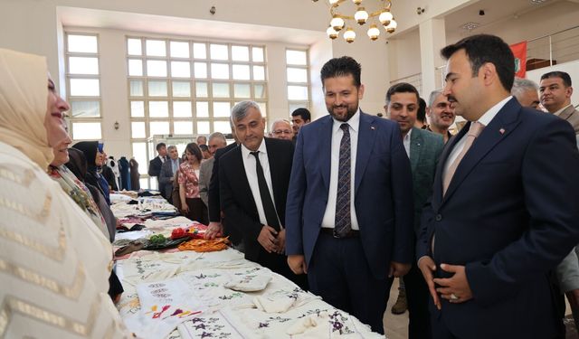 Ahlat’ta el emeği ürünler sergilendi