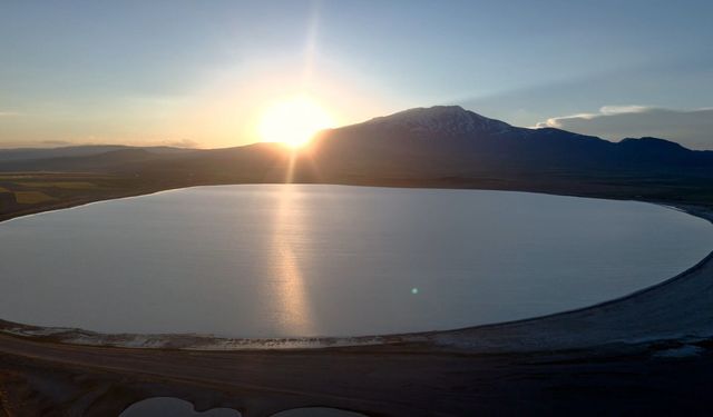 Kuş cenneti Arin Gölü’nde günbatımı güzelliği