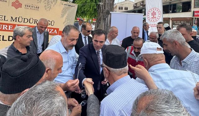 Bitlis Vakıflar Bölge Müdürlüğü 10 bin kişiye aşure dağıttı