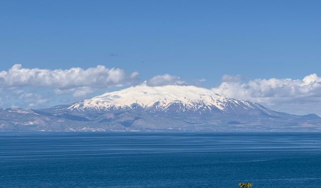 Süphan Dağı Tatvan’dan görüntülendi