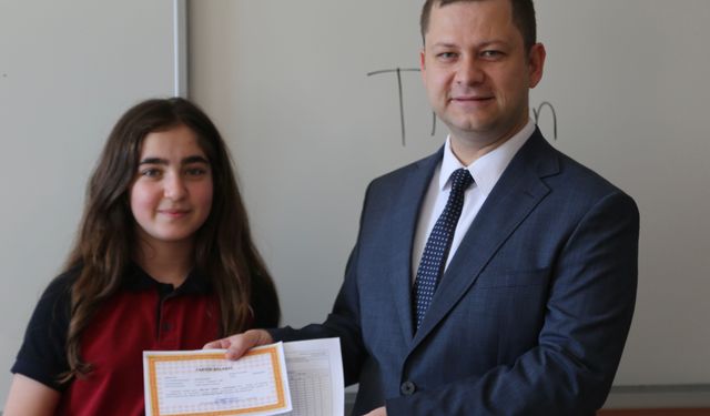 Tatvan’da öğrenciler karne sevinci yaşadı