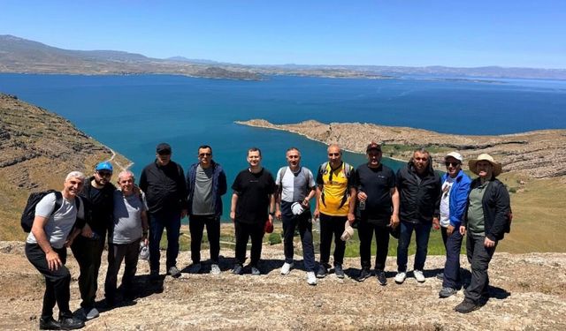 Tatvan’da kurum amirlerinden doğa yürüyüşü