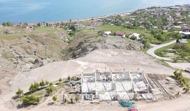 Ahlat’a Van Gölü manzaralı seyir terası