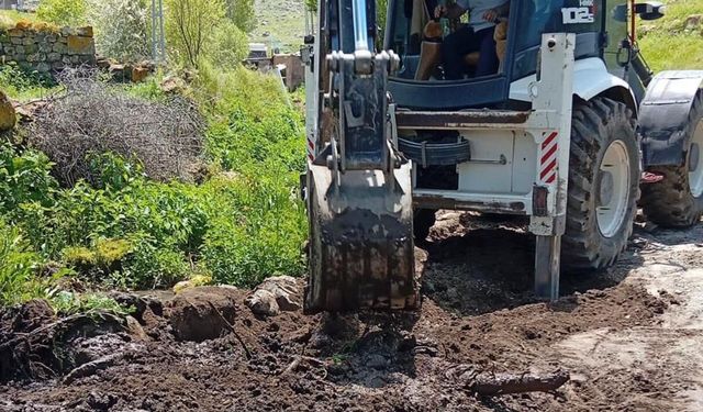 Bitlis İl Özel İdaresi Köylerde Hizmet ve Yatırımlarını Sürdürüyor