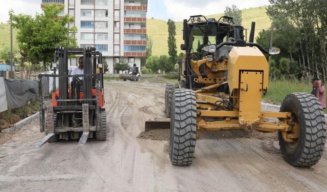 Bitlis Belediyesi’nden Beşminare Mahallesi’ne Parke Taşı Hizmeti