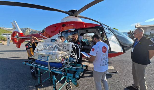 Başkale’de dünyaya gelen bebek helikopter ambulansla Bitlis’e sevk edildi