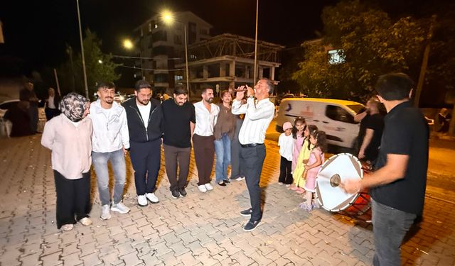 Tatvan'da sokak düğünleri geleneği yaşatılıyor