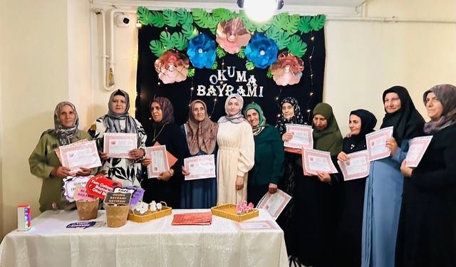 Ağrı'da okuma yazma öğrenen kadınlar için Okuma Bayramı yapıldı