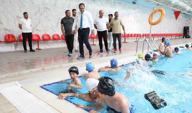 Ağrı'da 'Yüzme Bilmeyen Kalmasın' projesi sürüyor
