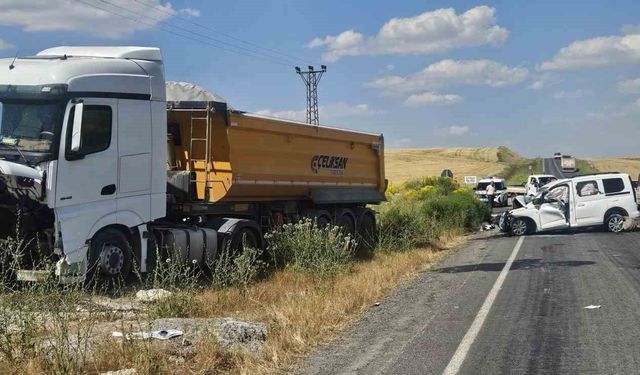 Bulanık’ta feci kaza: 2 ölü, 2 yaralı