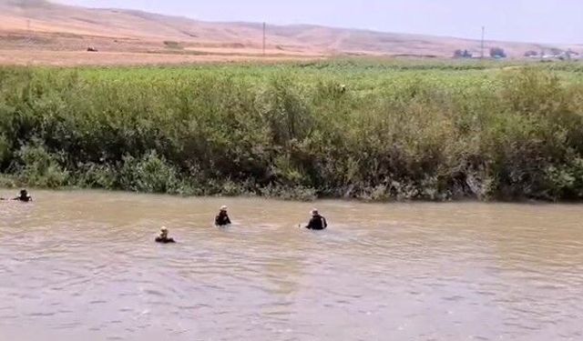 Bulanık'ta Kocasu Çayı'na düşen 6 yaşındaki çocuğu arama çalışmaları devam ediyor