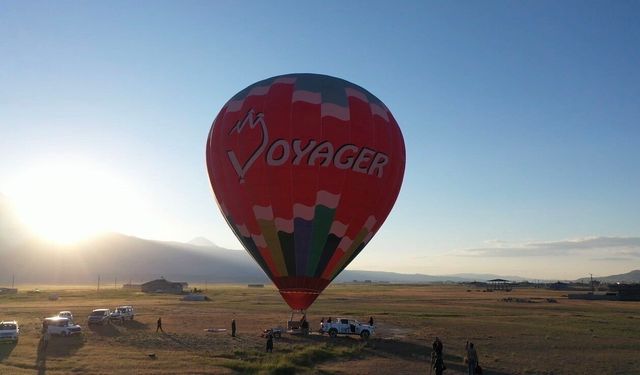Doğu'nun zirvesi balon turizmiyle yeni bir cazibe merkezi oluyor