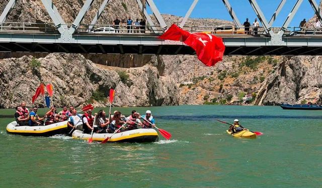 Fırat'ın coşkun sularında su sporları şöleni